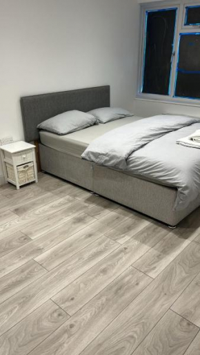 Gatwick Hotel Guest House - Short & Long Stay, Airport Parking, Airport Shuttle, Early & Late Check In - 49, RH11 8QX